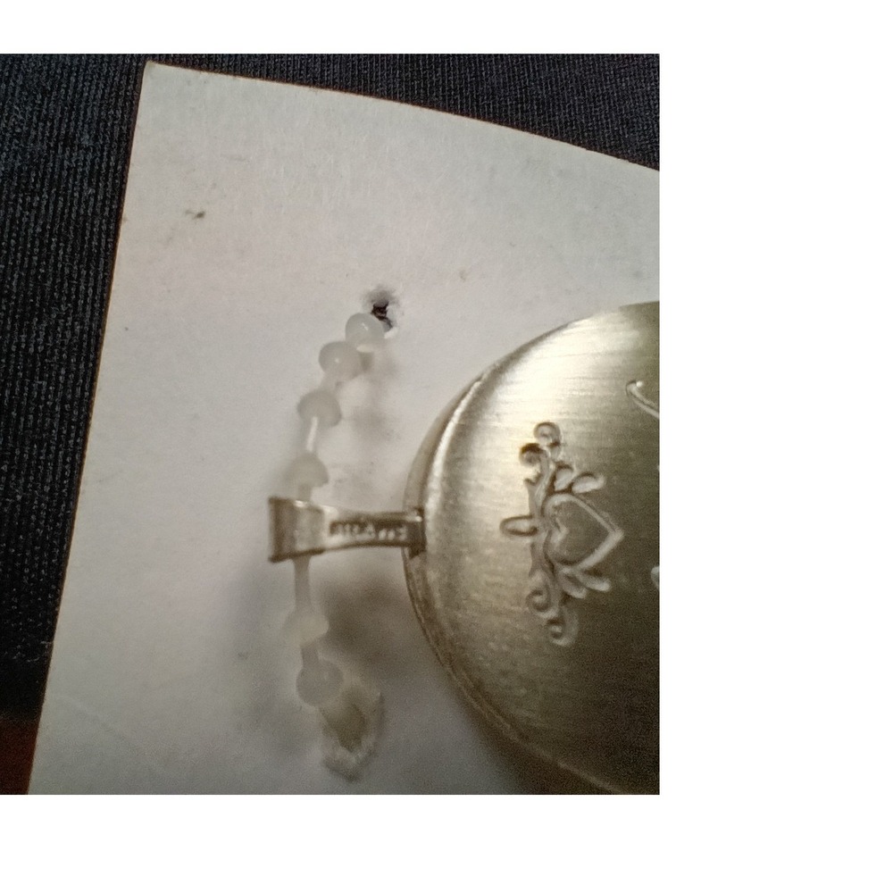 Silver Tone Oval Locket Pendant Cherish‎ the Memories Forever Embossed Woman - Picture 6 of 6